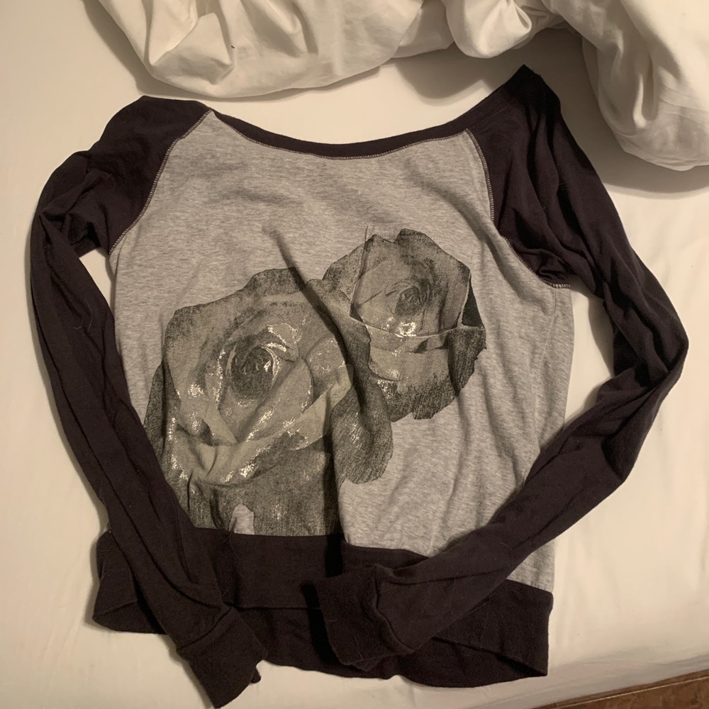 Grey long sleeved top